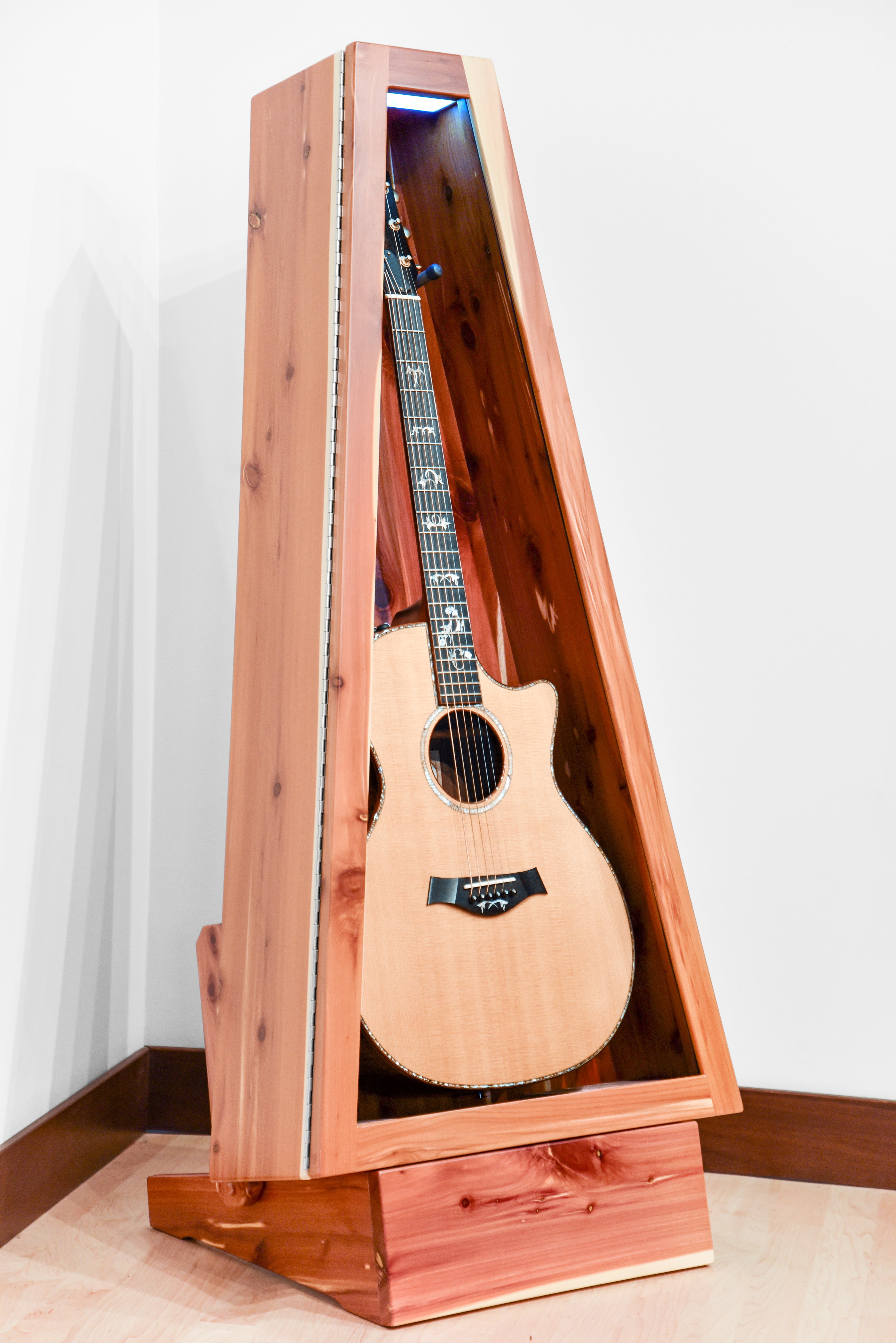 ClimaStand Triangle Humidor with Base - Cedar