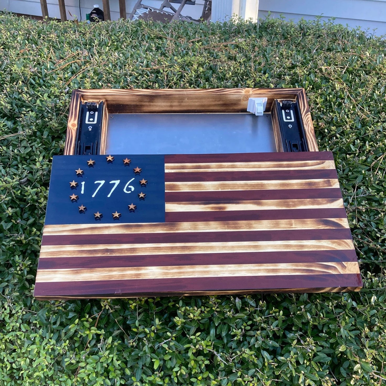 1776 American Flag Concealed Gun Case - With Magnetic Release For the Outdoorsman 13 Stripes