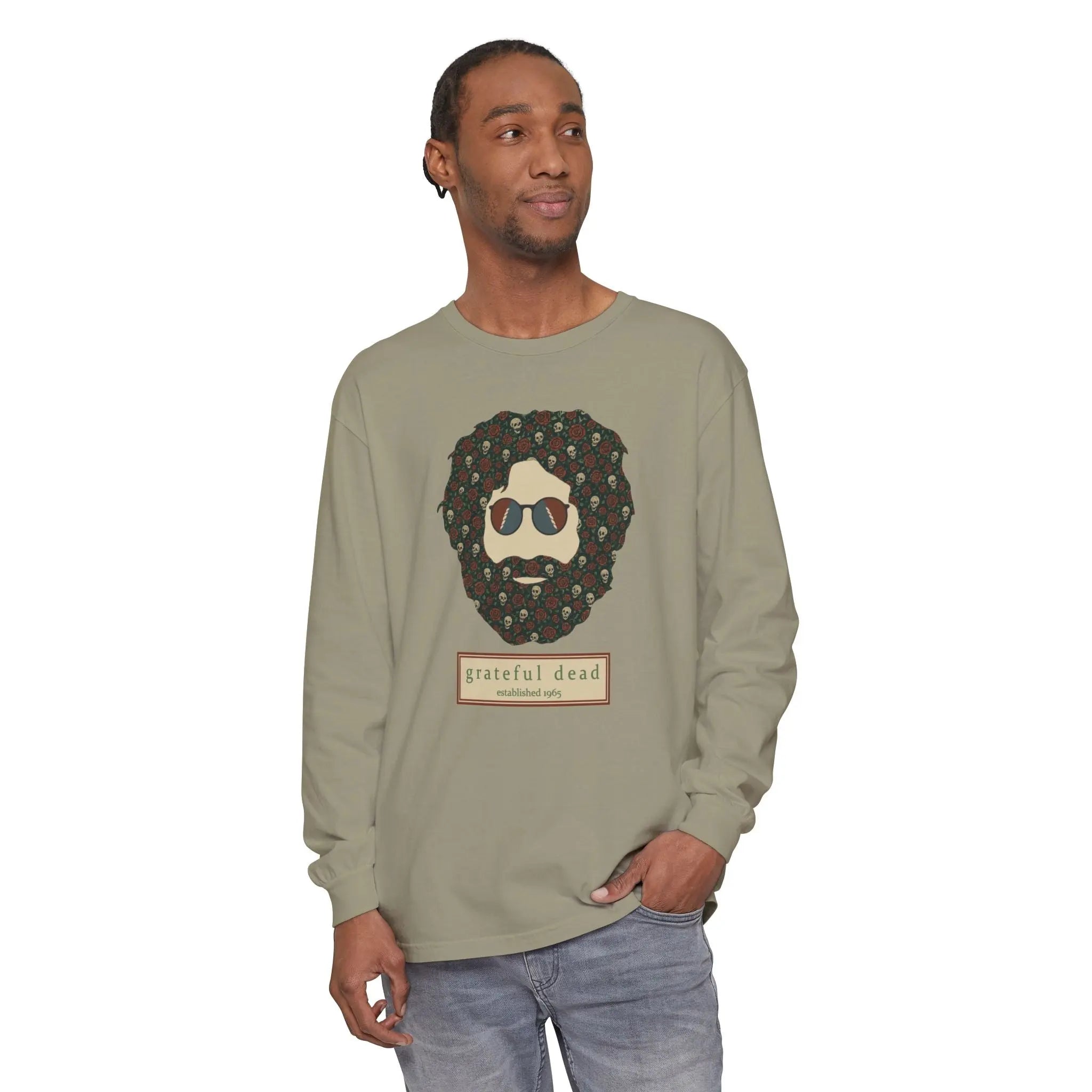 Garment-dyed long-sleeve T-shirt in sandstone, with skull-face graphic on chest