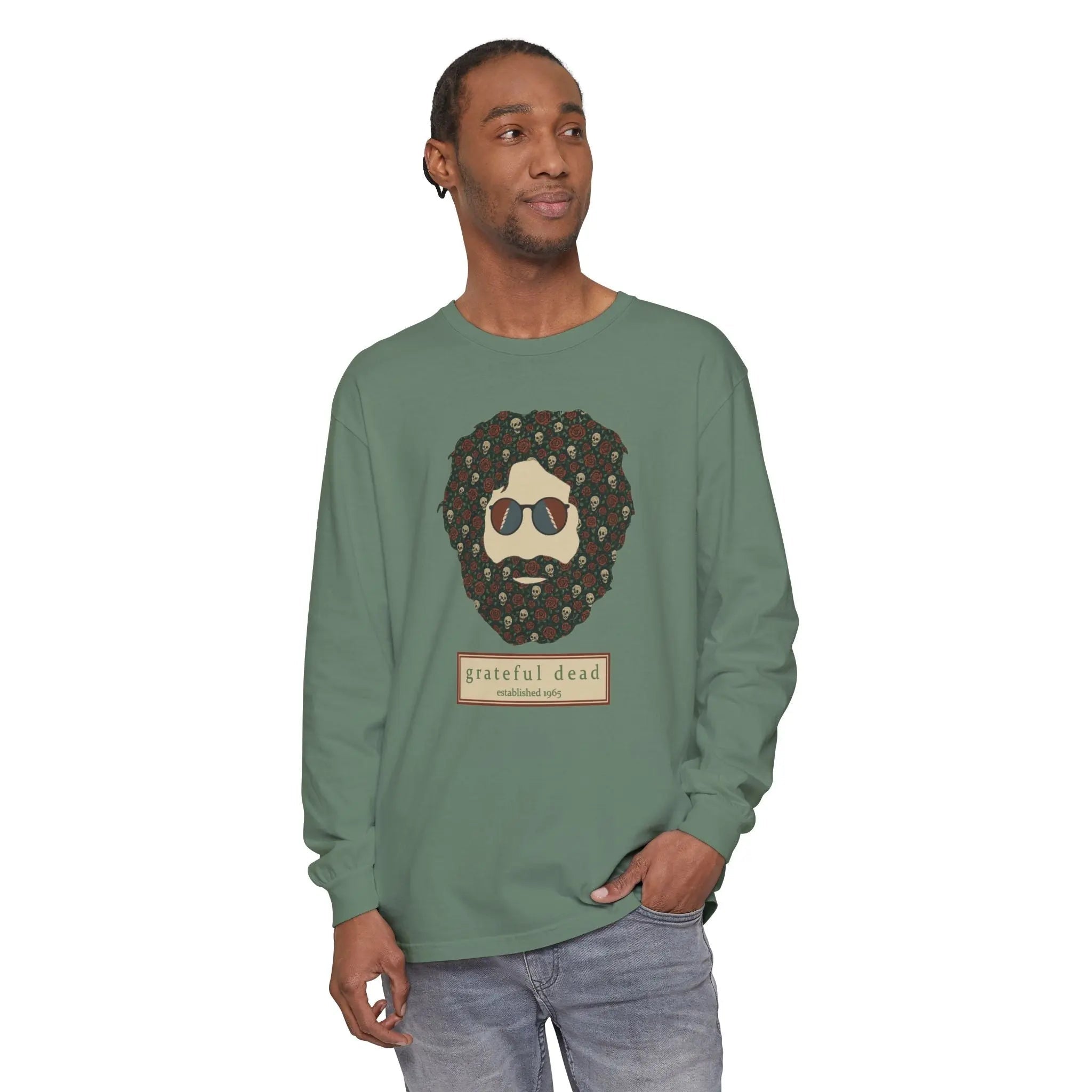 Garment-dyed long-sleeve T-shirt in light green, with skull-face graphic on chest