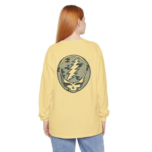 Light green long-sleeve shirt, back print with camo skull emblem, crew neck