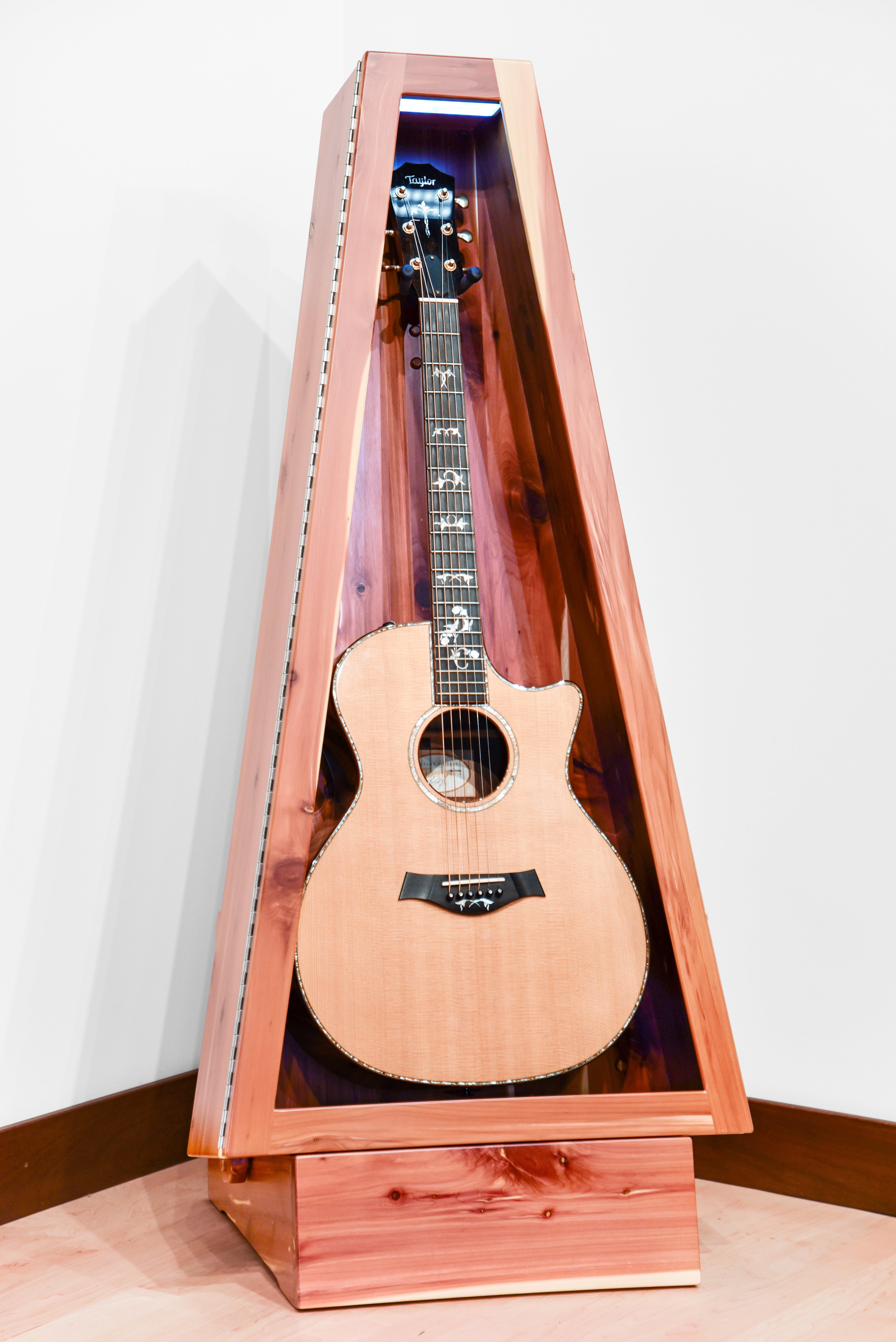 ClimaStand Triangle Humidor with Base - Cedar