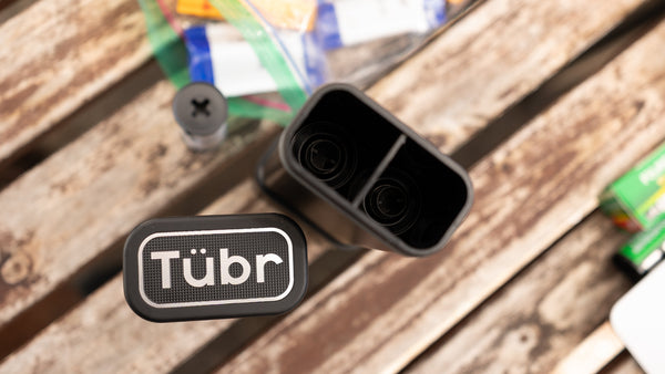 Tübr Gordo Alümen black wireless earbud charging case with open dual-slot interior