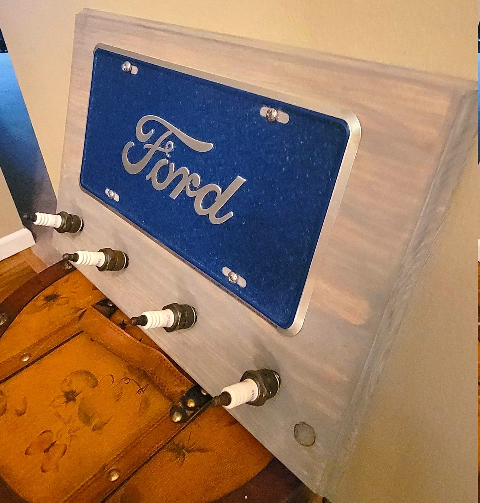 Spark Plug Racking Ford - Blue License Plate Spark Plug Rack