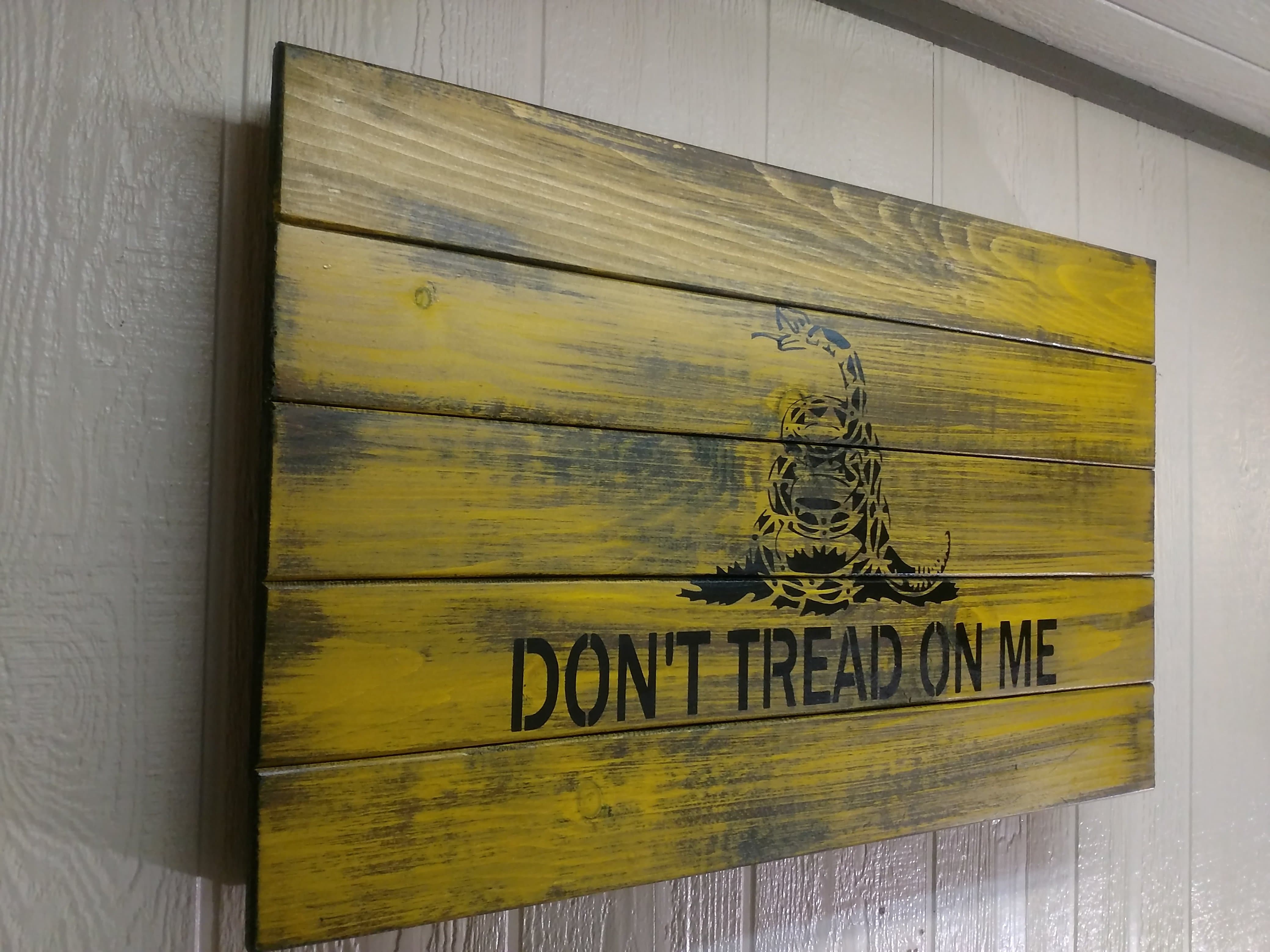 Small Wooden State Flag & Special Design Gun Case