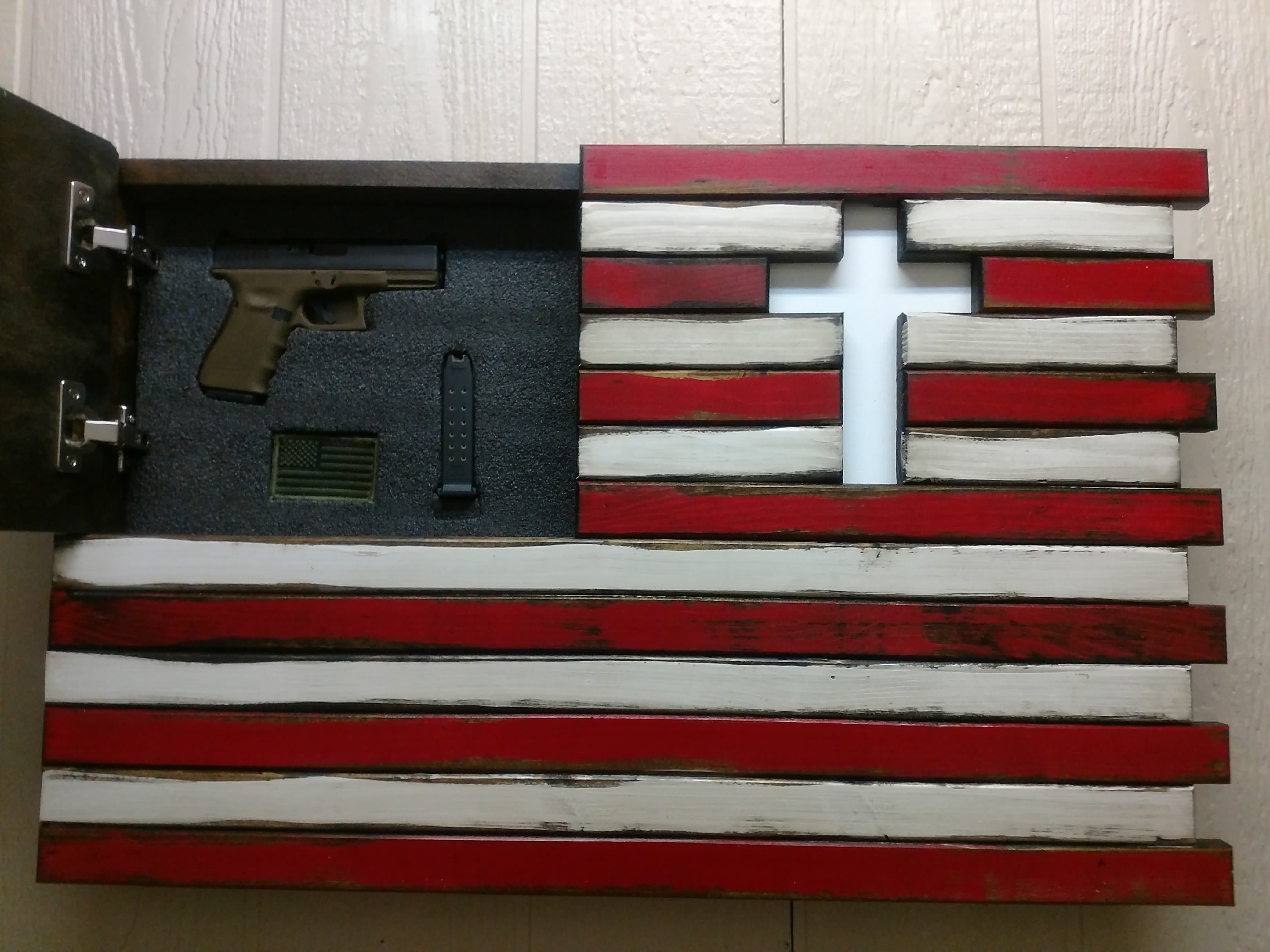 Small Wooden State Flag & Special Design Gun Case