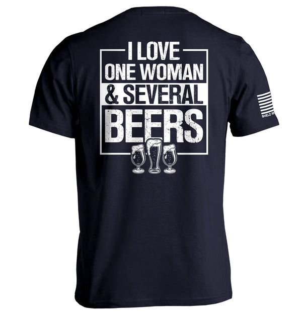 Navy T-shirt with 'I LOVE ONE WOMAN & SEVERAL BEERS' back graphic and beer mugs
