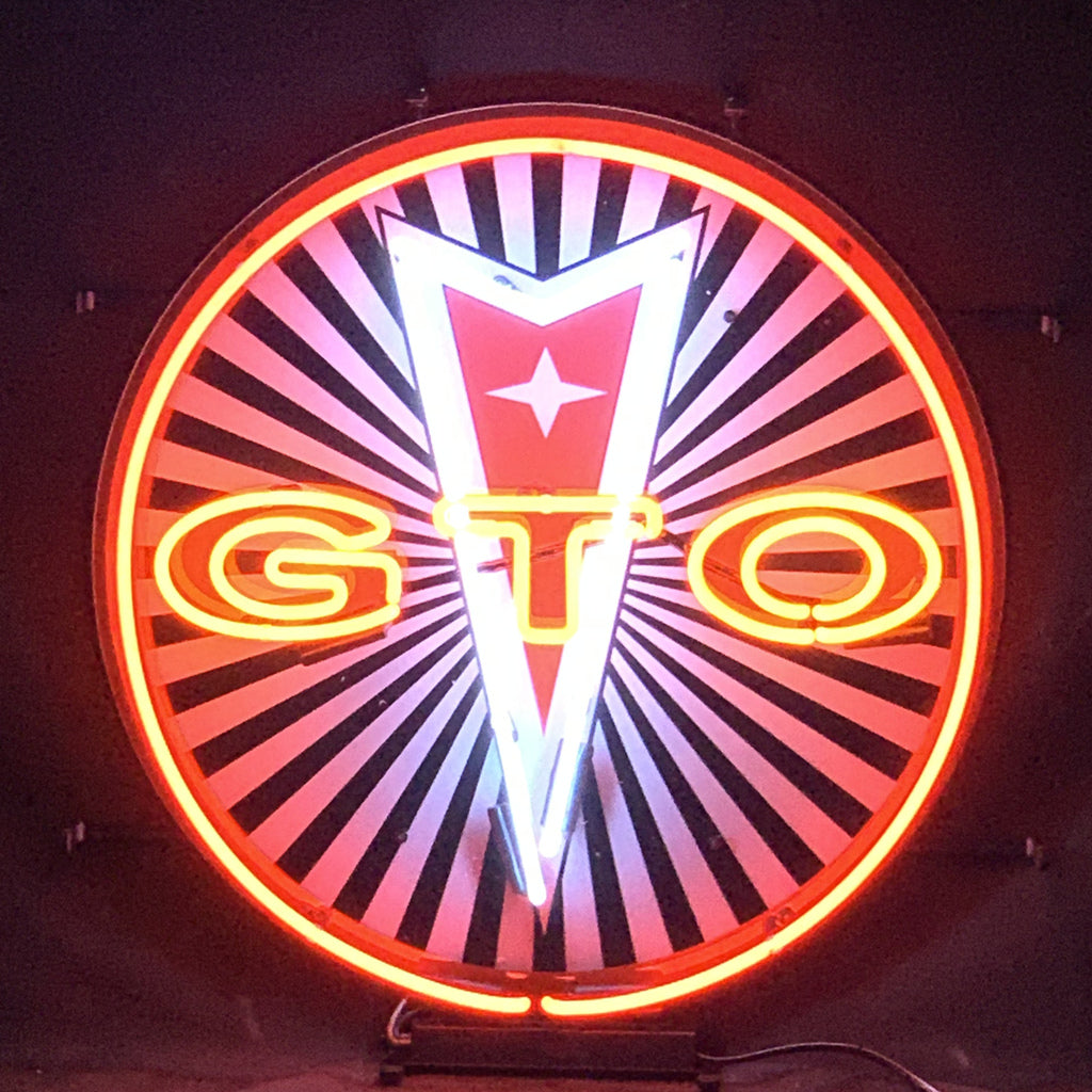 Round neon light sign with red-orange ring, GTO emblem and star in center