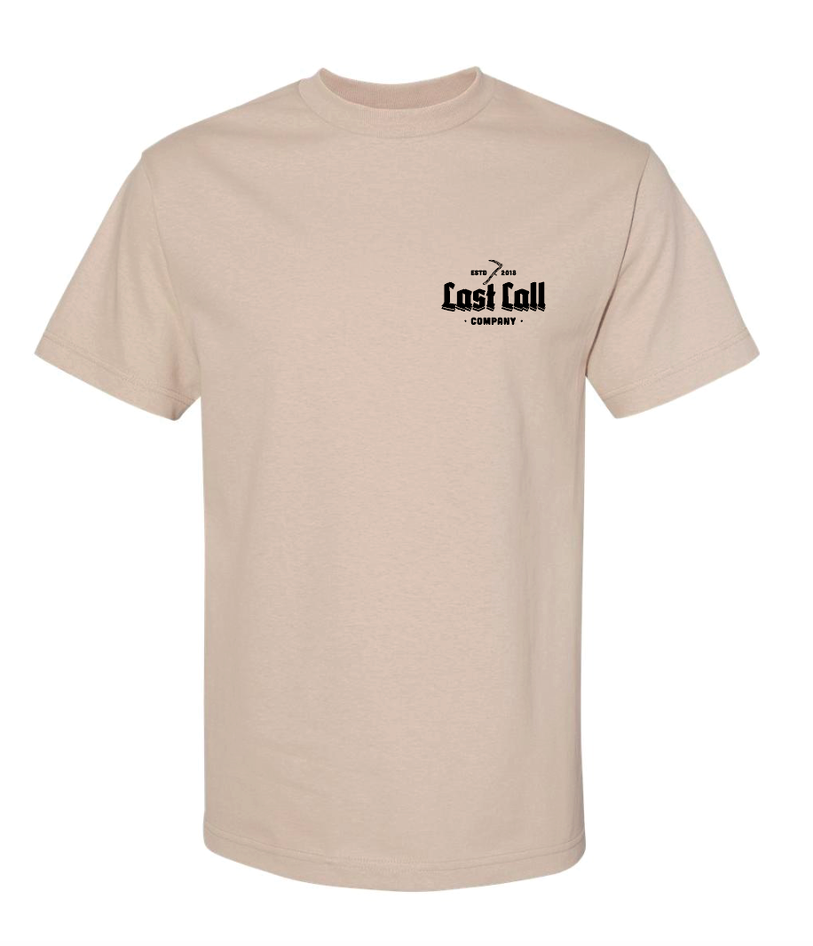 Sand short-sleeve tee with small chest logo graphic