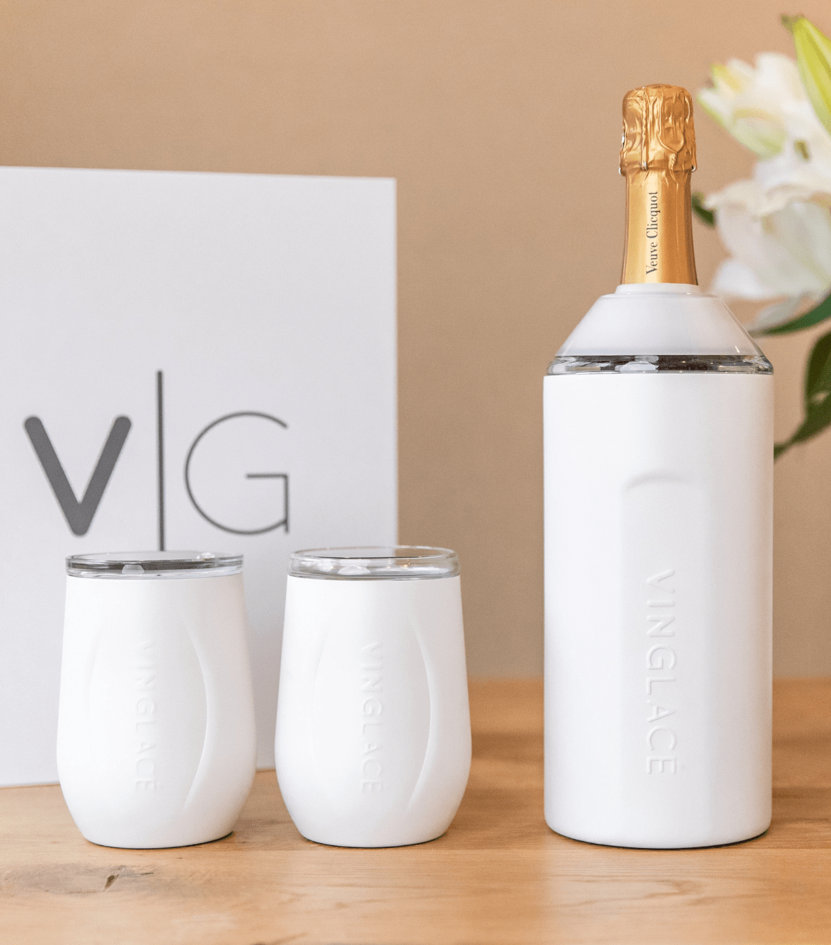 Gift set bottle cooler and two wine tumblers, white finish
