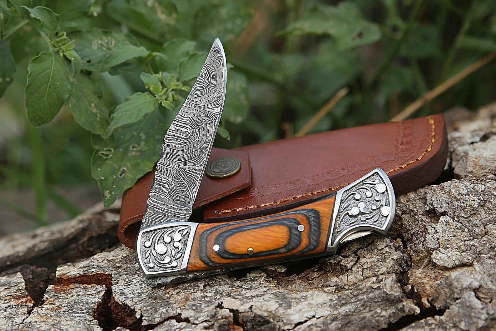 Damascus Steel Folding Pocket Knife – Wood Grain and Black Handle