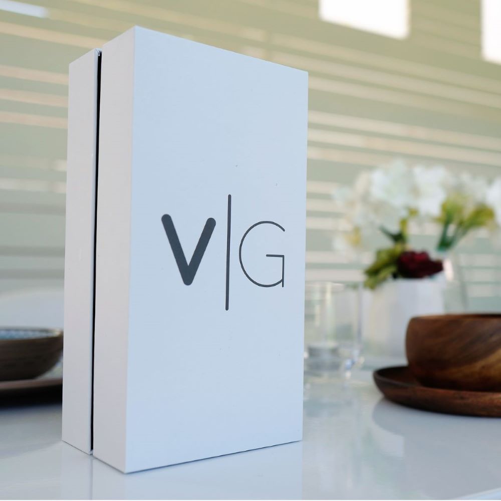 White VINGLACE gift box with VG logo on front